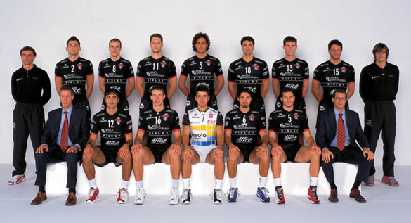 [squadra al completo]